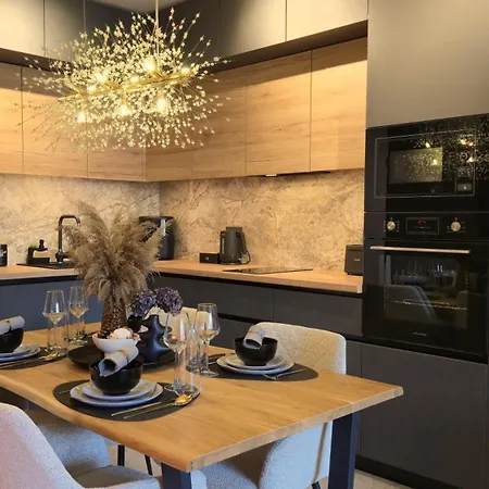 Luxury Designer I Meters To Gondola Lift I Sleeps 6 I Pool & Parking I Bansko