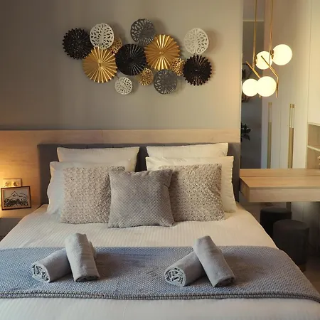 Apartament Luxury Designer I Meters To Gondola Lift I Sleeps 6 I Pool & Parking I *