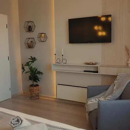 Luxury Designer I Meters To Gondola Lift I Sleeps 6 I Pool & Parking I Bansko