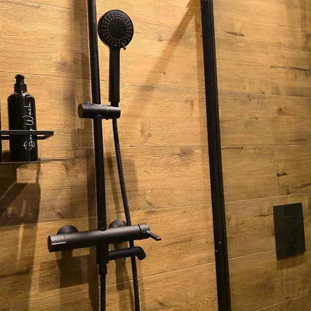 Luxury Designer I Meters To Gondola Lift I Sleeps 6 I Pool & Parking I Apartament