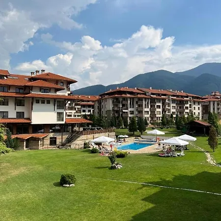 Luxury Designer I Meters To Gondola Lift I Sleeps 6 I Pool & Parking I Daire Bansko