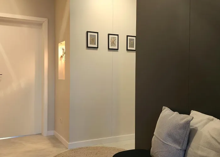 Luxury Designer I Meters To Gondola Lift I Sleeps 6 I Pool & Parking I Appartamento *