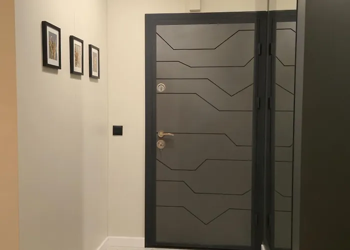 Luxury Designer I Meters To Gondola Lift I Sleeps 6 I Pool & Parking I Appartamento *