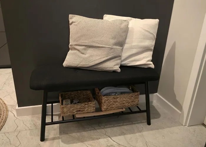 Luxury Designer I Meters To Gondola Lift I Sleeps 6 I Pool & Parking I Appartamento