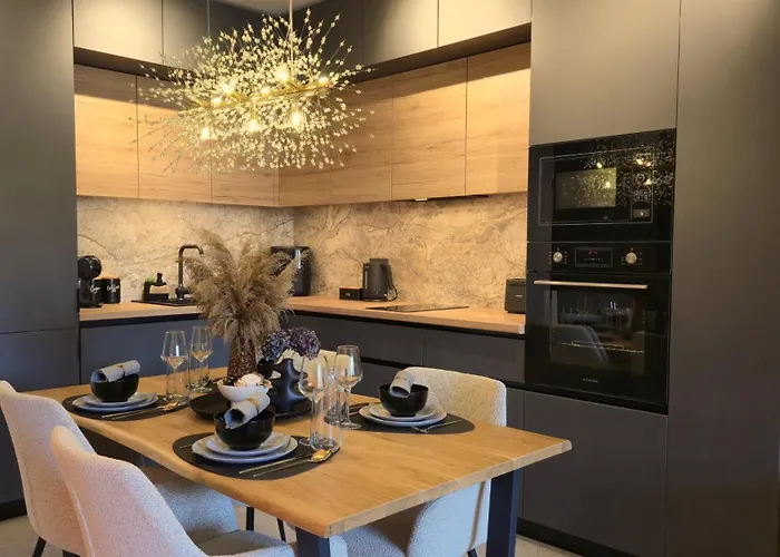 Luxury Designer I Meters To Gondola Lift I Sleeps 6 I Pool & Parking I Bansko