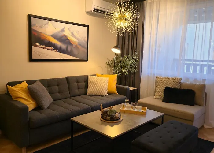 Appartamento Luxury Designer I Meters To Gondola Lift I Sleeps 6 I Pool & Parking I