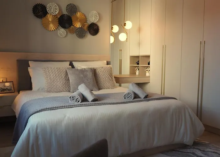 Appartamento Luxury Designer I Meters To Gondola Lift I Sleeps 6 I Pool & Parking I Bansko