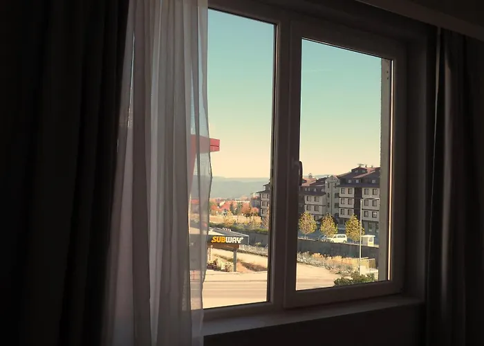 Luxury Designer I Meters To Gondola Lift I Sleeps 6 I Pool & Parking I Appartamento *