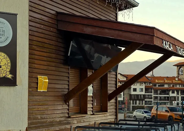 Luxury Designer I Meters To Gondola Lift I Sleeps 6 I Pool & Parking I Appartamento Bansko