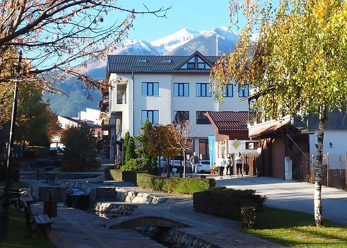 Luxury Designer I Meters To Gondola Lift I Sleeps 6 I Pool & Parking I Appartamento