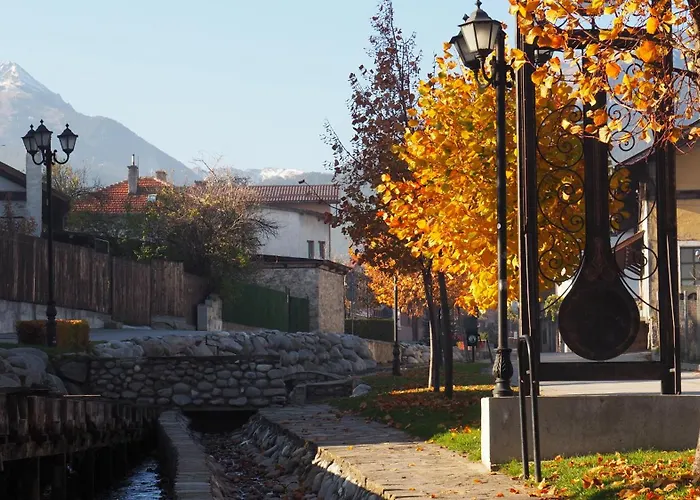 Luxury Designer I Meters To Gondola Lift I Sleeps 6 I Pool & Parking I Appartamento