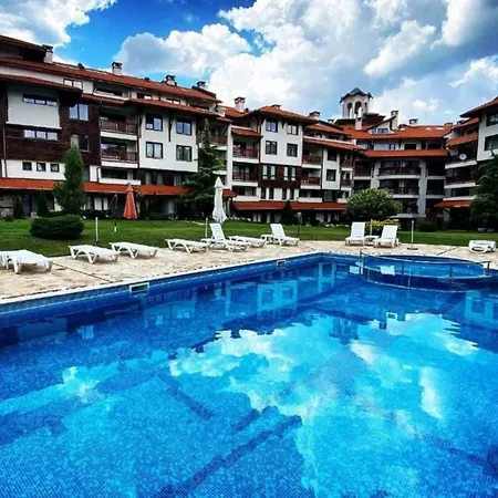 Luxury Designer I Meters To Gondola Lift I Sleeps 6 I Pool & Parking I Bansko
