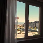 Luxury Designer I Meters To Gondola Lift I Sleeps 6 I Pool & Parking I 아파트 *