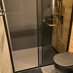 Luxury Designer I Meters To Gondola Lift I Sleeps 6 I Pool & Parking I * 반스코