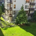 Luxury Designer I Meters To Gondola Lift I Sleeps 6 I Pool & Parking I * 반스코