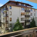 Luxury Designer I Meters To Gondola Lift I Sleeps 6 I Pool & Parking I * 반스코