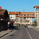Luxury Designer I Meters To Gondola Lift I Sleeps 6 I Pool & Parking I