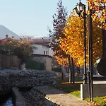 Luxury Designer I Meters To Gondola Lift I Sleeps 6 I Pool & Parking I 아파트