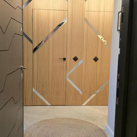 Apartment Luxury Designer I Meters To Gondola Lift I Sleeps 6 I Pool & Parking I *