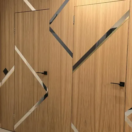 Luxury Designer I Meters To Gondola Lift I Sleeps 6 I Pool & Parking I