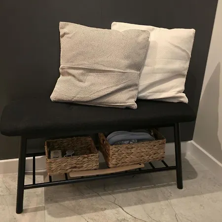 Luxury Designer I Meters To Gondola Lift I Sleeps 6 I Pool & Parking I Apartment