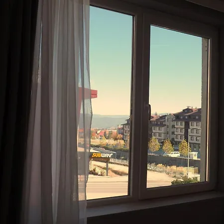 Luxury Designer I Meters To Gondola Lift I Sleeps 6 I Pool & Parking I Apartment *