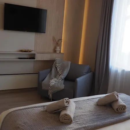 Luxury Designer I Meters To Gondola Lift I Sleeps 6 I Pool & Parking I Apartmán