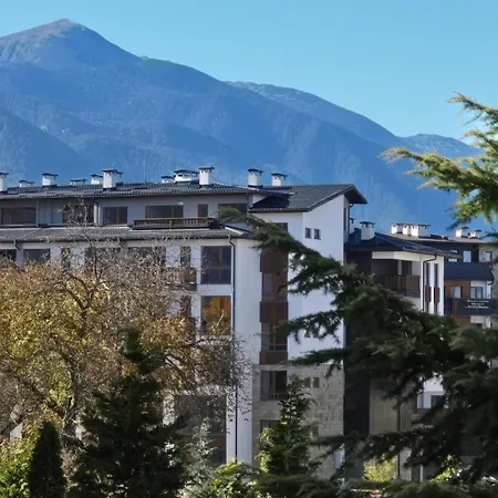 Apartment Luxury Designer I Meters To Gondola Lift I Sleeps 6 I Pool & Parking I Bansko