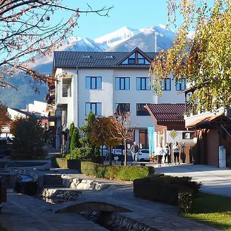 Luxury Designer I Meters To Gondola Lift I Sleeps 6 I Pool & Parking I Apartmán