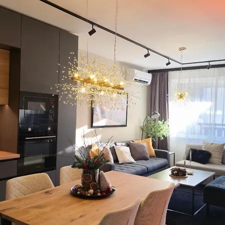 Luxury Designer I Meters To Gondola Lift I Sleeps 6 I Pool & Parking I Apartmán